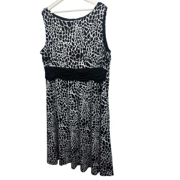 True Envy Plus 20W Black White Abstract Print Maxi Dress - Picture 13 of 13